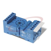 Socket 90.03, 60.13/88.02, takes 86.00/10/20, 99.02, incl. 090.33 metal retaining clip, TS35, Finder, blue